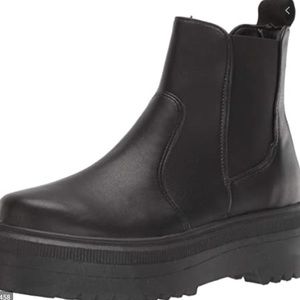 NWOT yardley platform steve madden chelsea boot